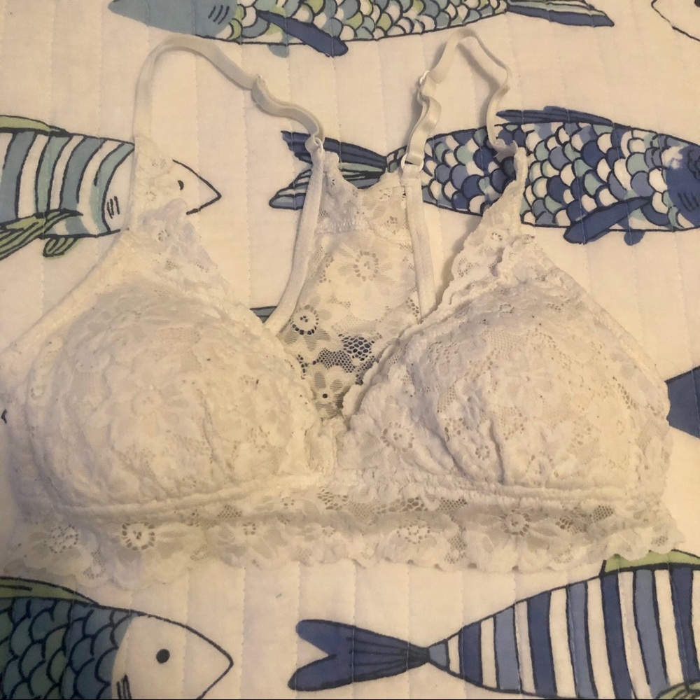 AMERICAN EAGLE white lace brallete